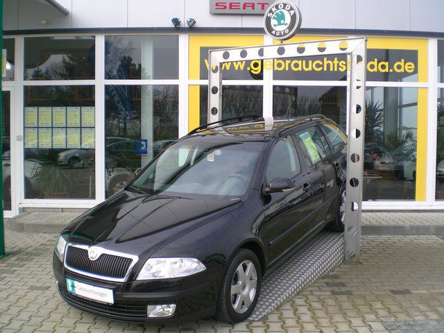 Skoda () Octavia II Combi (1Z5):  