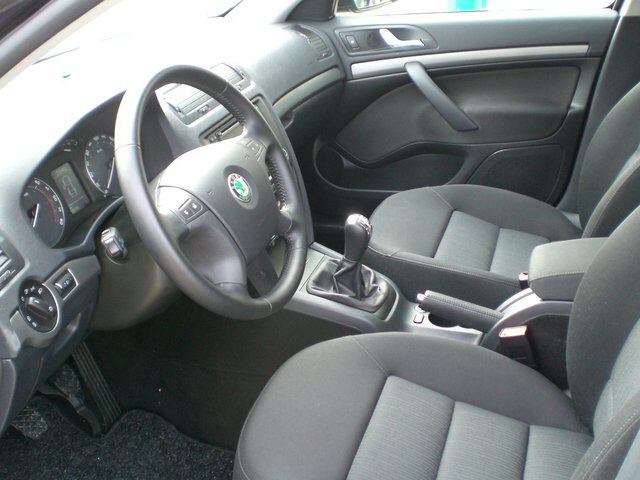 Skoda () Octavia II Combi (1Z5):  