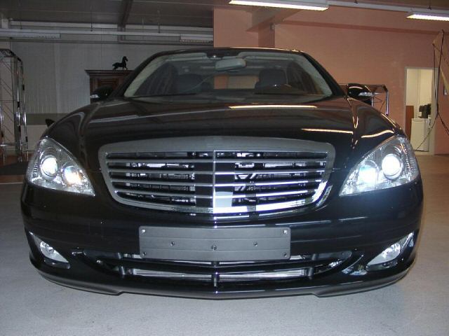 Mercedes Benz () S-Class (W221):  