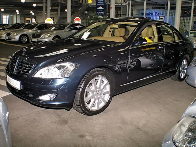 Mercedes Benz () S-Class (W221):  