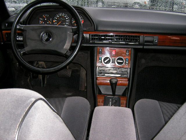 Mercedes Benz () S-Class (W126):  