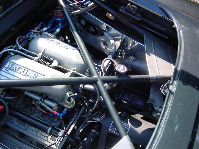 Jaguar () XJ220:  