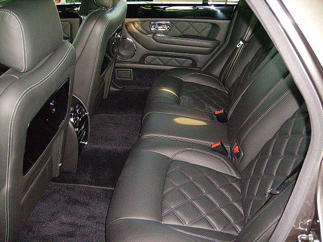 Bentley () Arnage T (V8 Bi-Turbo 16V):  