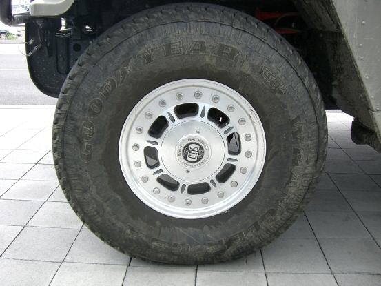 Hummer () H1:  
