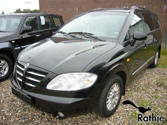 SsangYong () Rodius:  