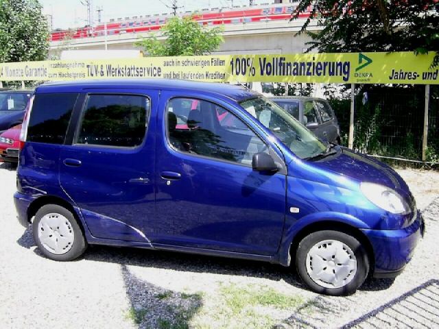 Toyota () Yaris Verso (LP2_):  