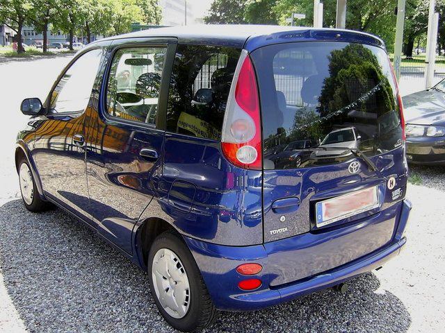 Toyota () Yaris Verso (LP2_):  