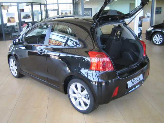 Toyota () Yaris II (P90):  