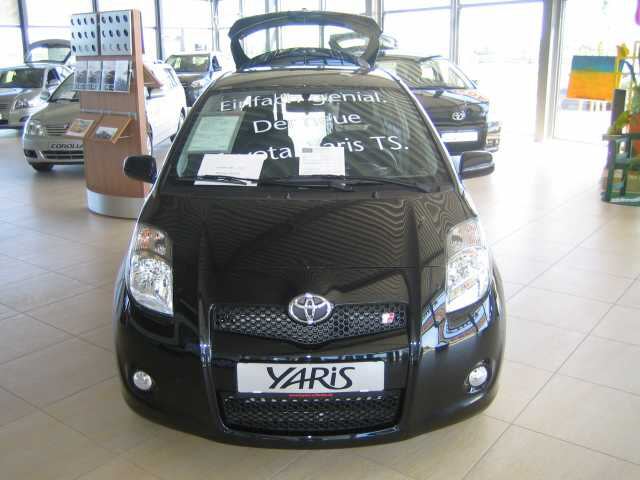Toyota () Yaris II (P90):  