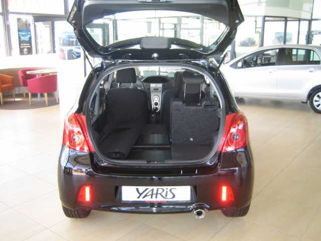 Toyota () Yaris II (P90):  