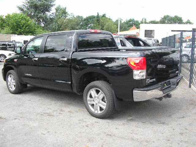 Toyota () Tundra II:  