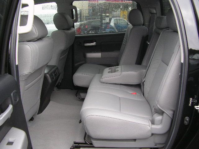 Toyota () Tundra II:  