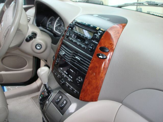 Toyota () Sienna II (XL20):  