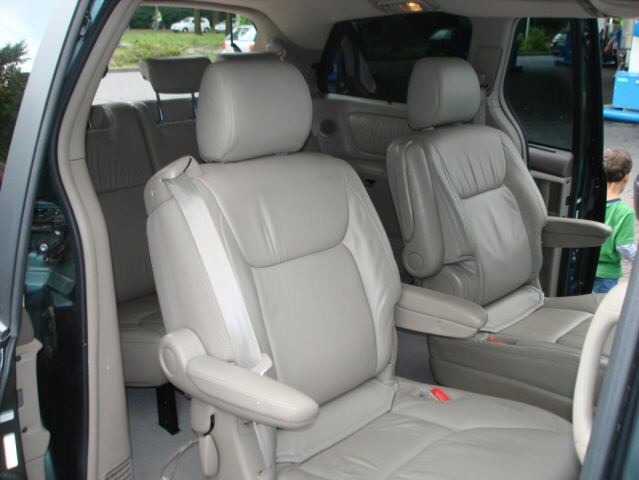 Toyota () Sienna II (XL20):  