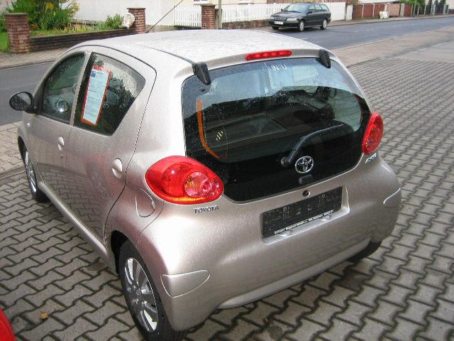 Toyota () Aygo I (B10):  
