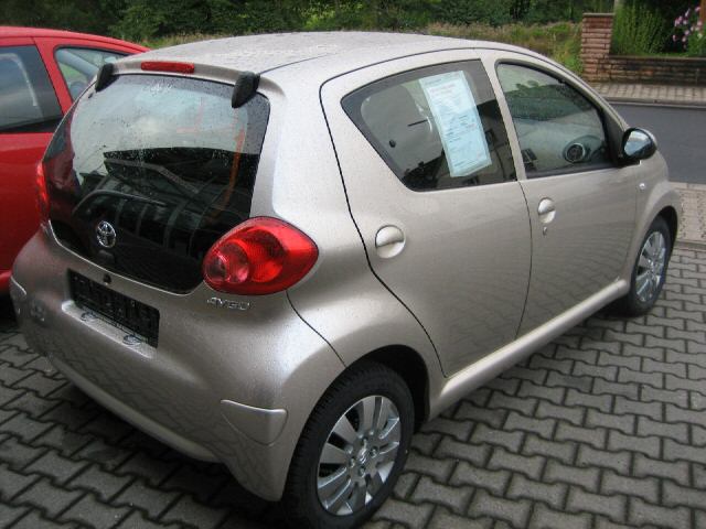 Toyota () Aygo I (B10):  