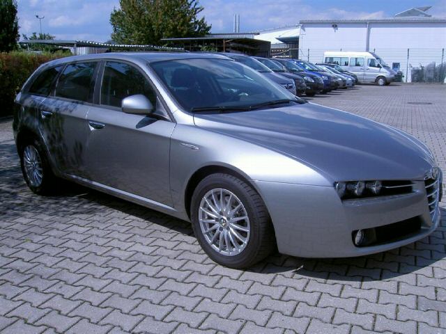 Alfa Romeo ( ) 159 Sportwagon (939):  