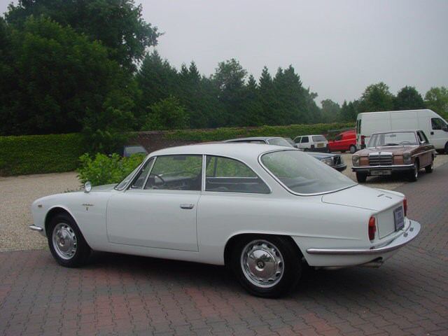 Alfa Romeo ( ) 2000 Sprint:  