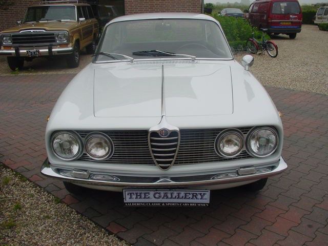 Alfa Romeo ( ) 2000 Sprint:  