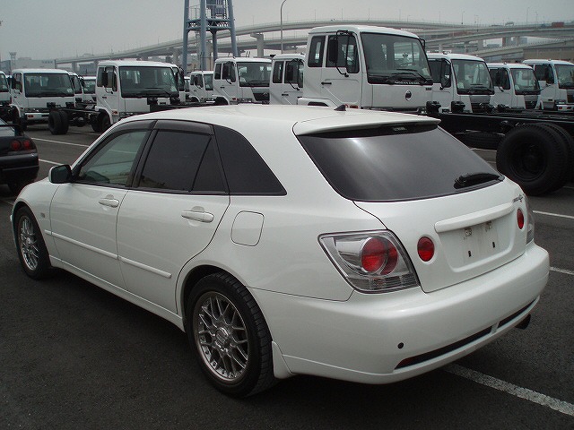Toyota () Altezza Wagon:  