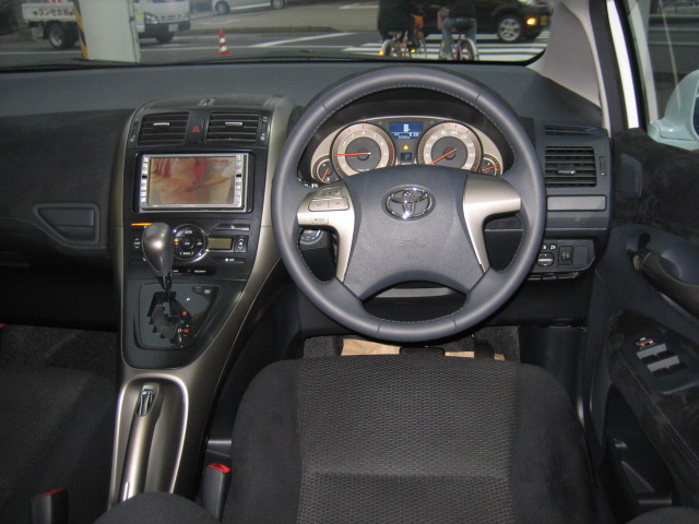 Toyota () Blade (_E15_):  