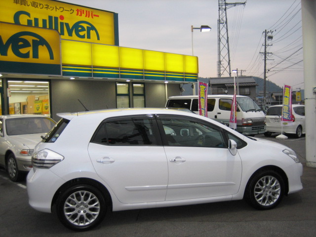 Toyota () Blade (_E15_):  