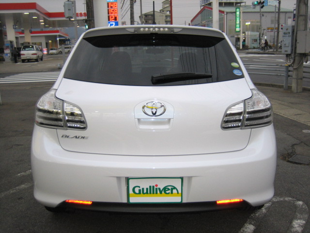 Toyota () Blade (_E15_):  