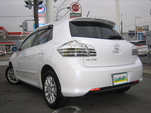 Toyota () Blade (_E15_):  