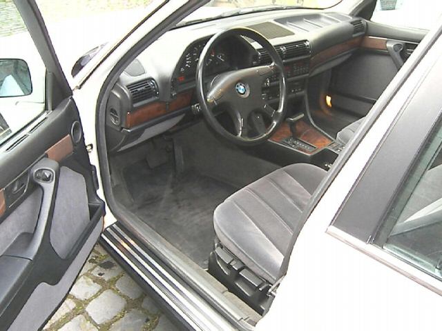 BMW () 7-Series (E32):  