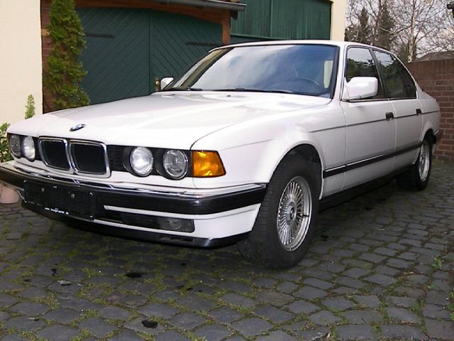 BMW () 7-Series (E32):  