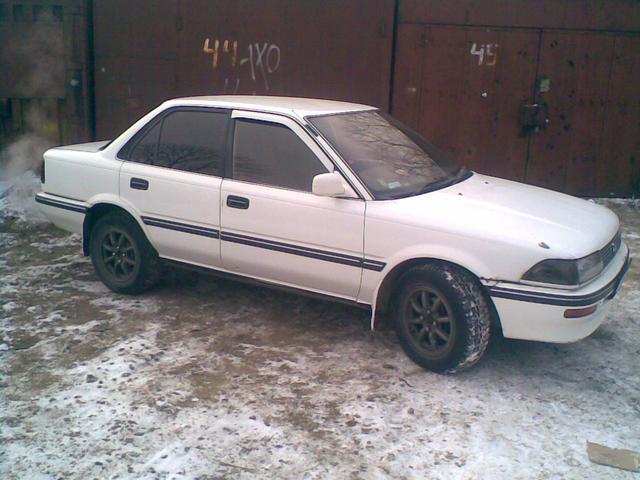 Toyota () Corolla  VI (_E9_):  