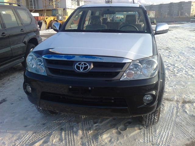 Toyota () Fortuner I:  