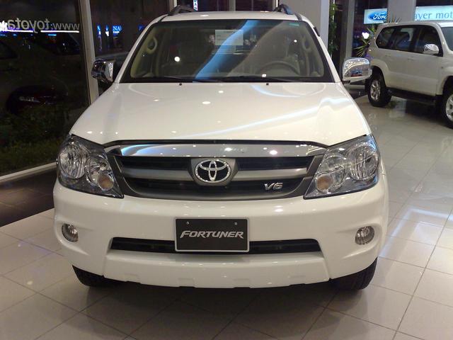 Toyota () Fortuner I:  