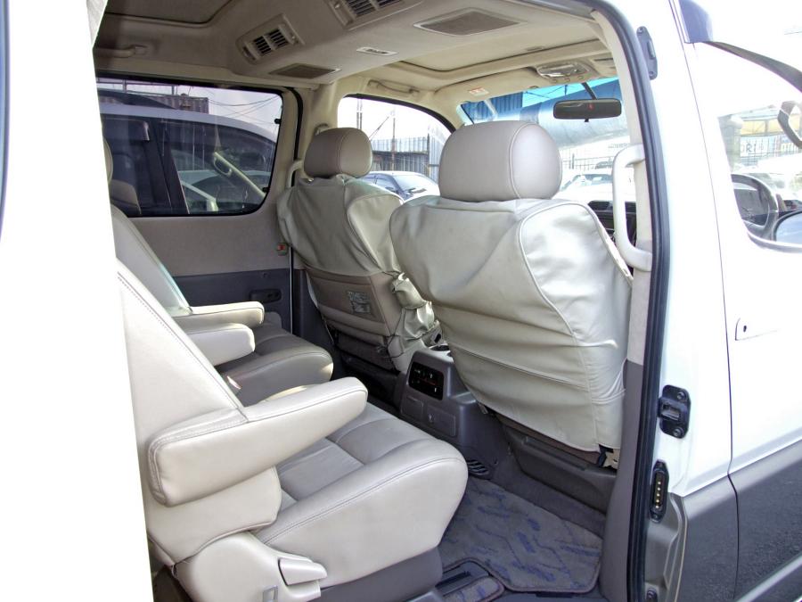 Toyota () Grand Hiace:  
