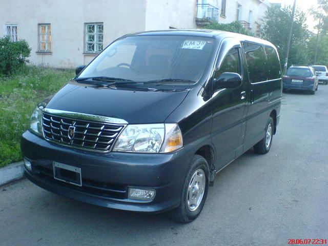 Toyota () Grand Hiace:  