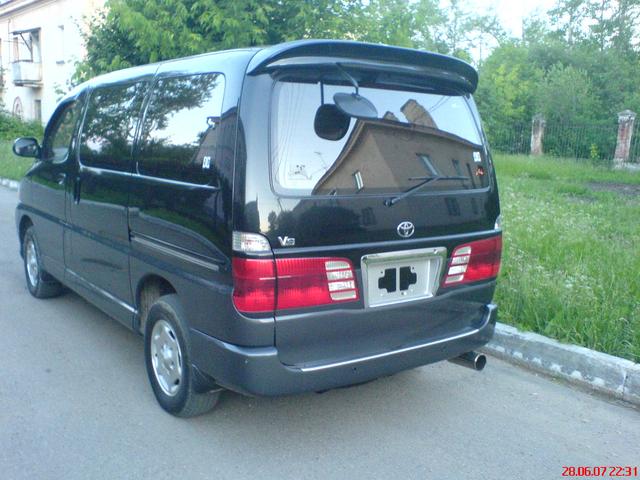 Toyota () Grand Hiace:  