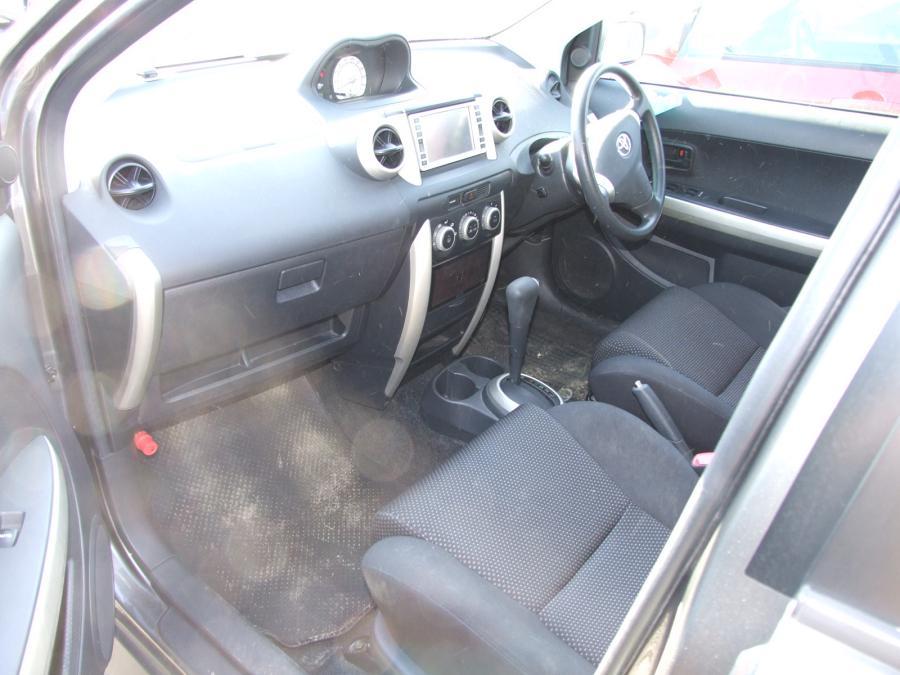 Toyota () Ist I (XP60):  