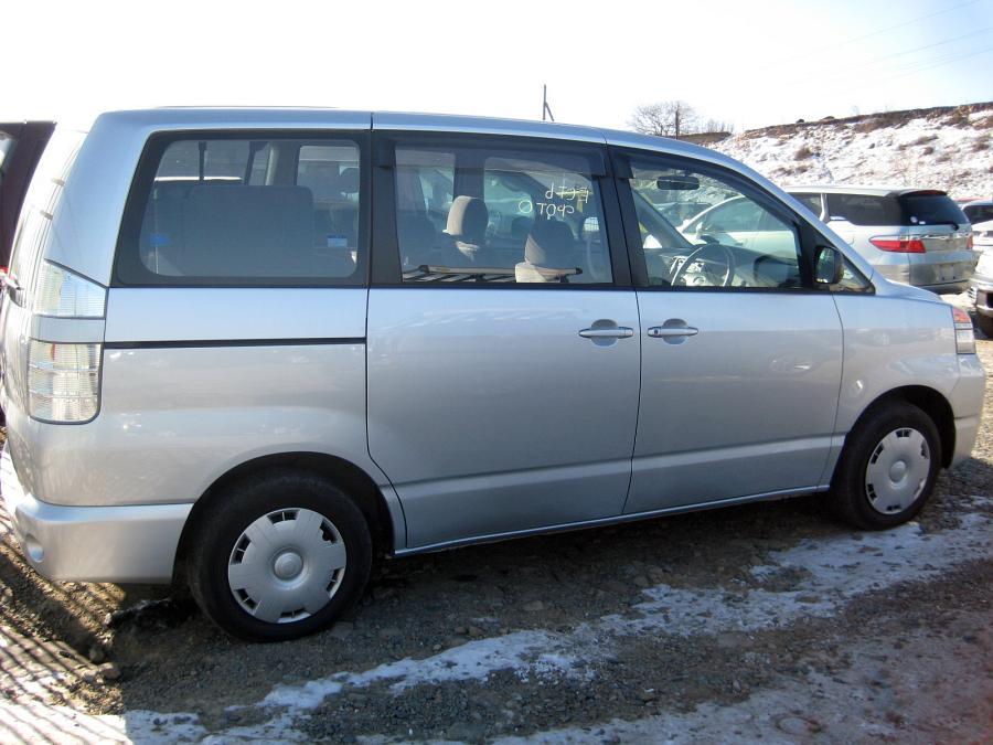 Toyota () Voxy I (R60):  