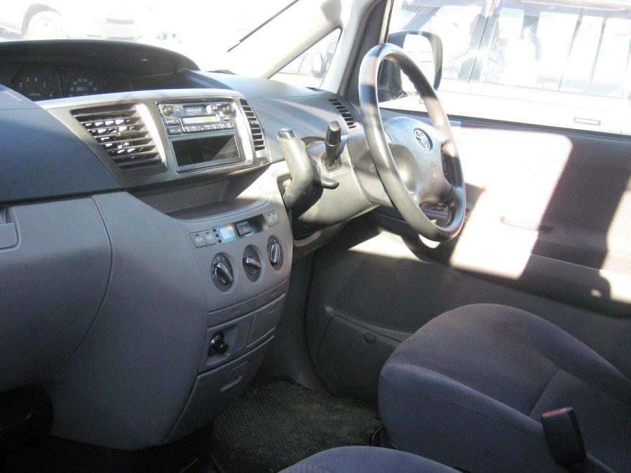 Toyota () Voxy I (R60):  