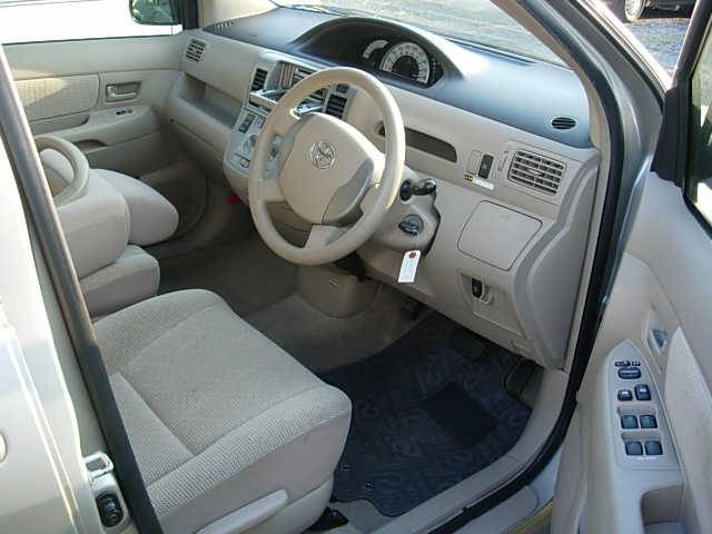 Toyota () Raum I (Z10):  