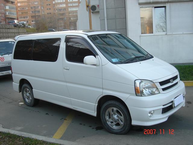 Toyota () Hiace Regius I:  