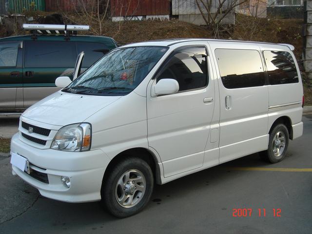 Toyota () Hiace Regius I:  