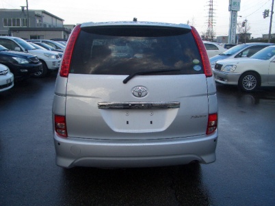 Toyota () Isis I:  