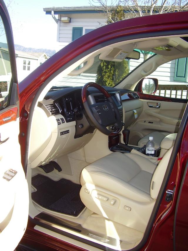Lexus () LX III (URJ):  