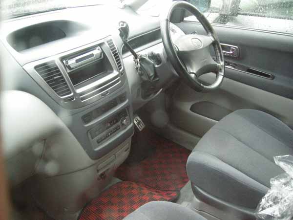 Toyota () Nadia:  