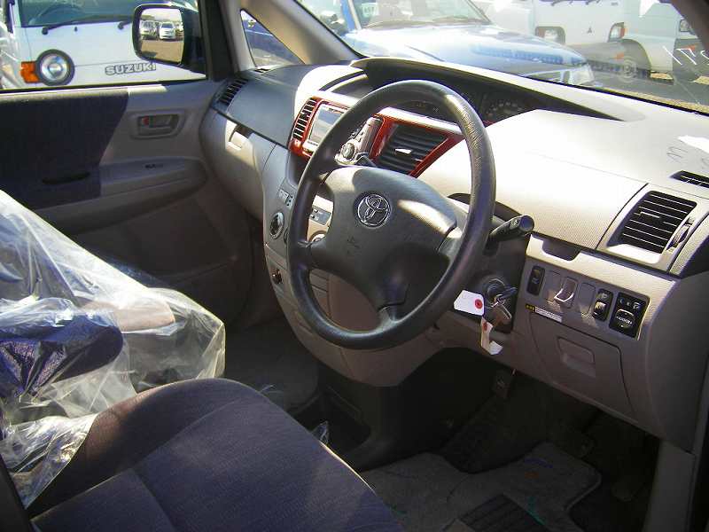 Toyota () Noah I (R60):  