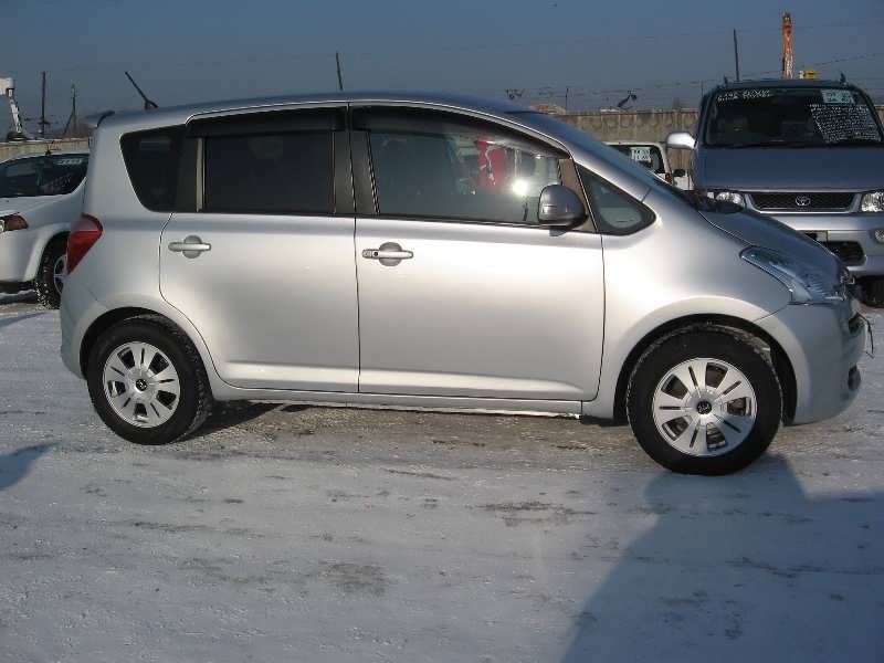 Toyota () Ractis I (P100):  