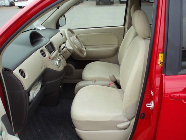 Toyota () Sienta I (NCP80):  