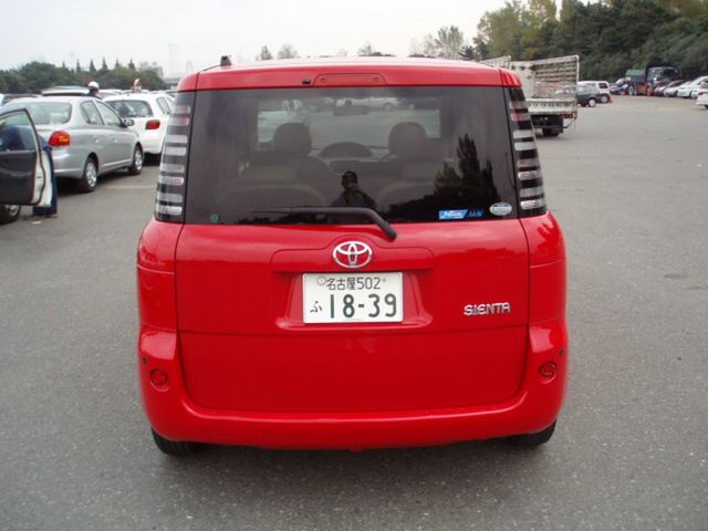 Toyota () Sienta I (NCP80):  