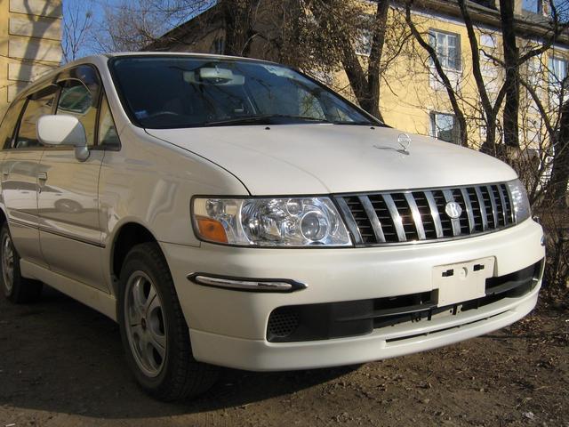 Nissan () Bassara:  